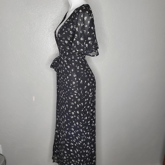 WILDFOX Women's Floral Wrap Maxi Dress Flutter Sleeves Black White Size XS - Picture 3 of 8